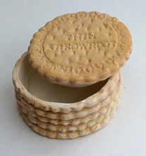 Load image into Gallery viewer, Arrowroot Biscuit Trinket Box
