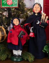 Load image into Gallery viewer, Byers&#39; Choice Salvation Army Family with Kettle
