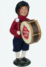 Load image into Gallery viewer, Byers&#39; Choice Salvation Army Family with Kettle
