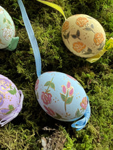 Load image into Gallery viewer, Hand-painted “Flower Baskets” Eggs Set of 5
